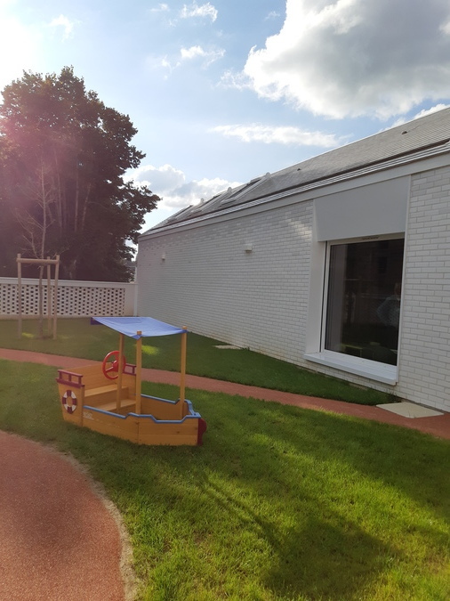 cmb-eco-enseignement-creche-fougeres-35-003